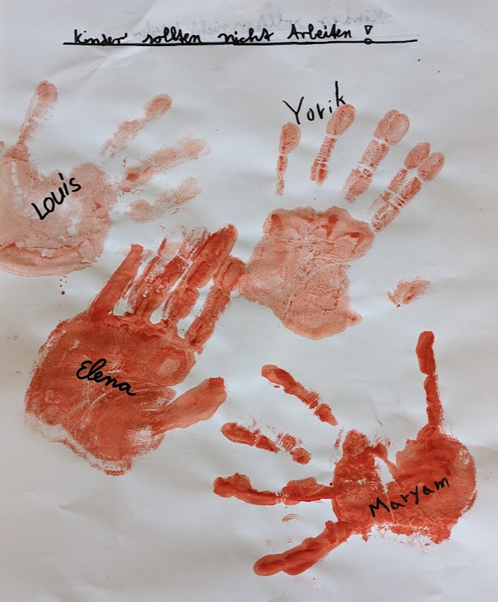 Die Kinder der 3b möchten, dass alle Kinder in Frieden leben, spielen und zur Schule gehen dürfen Die Kinder der 3b möchten, dass alle Kinder in Frieden leben, spielen und zur Schule gehen dürfen